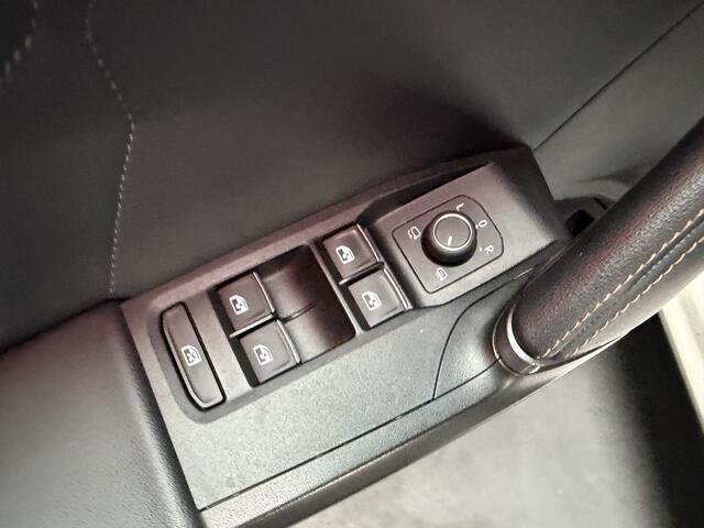 Cupra Leon 1.4 e-Hybrid VZ Performance / AUTOMAAT/ 245 PK/ PARK.SENSOR.V+A/ CAMERA/ ACC/ STUUR+STOELVERWARM./ KEYLESS/ RIJ-MODI/ DIGITAL DASH/ NAVI/ CLIMA/ LED