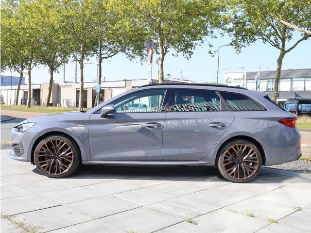 Cupra Leon Sportstourer 1.4 e-Hybrid 245PK | Panodak | Keyless | Camera | Carplay | Dodehoek | Adaptive Cruise | 19"Inch |