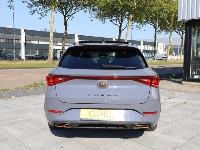 Cupra Leon Sportstourer 1.4 e-Hybrid 245PK | Panodak | Keyless | Camera | Carplay | Dodehoek | Adaptive Cruise | 19"Inch |