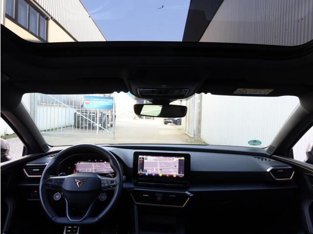 Cupra Leon Sportstourer 1.4 e-Hybrid 245PK | Panodak | Keyless | Camera | Carplay | Dodehoek | Adaptive Cruise | 19"Inch |