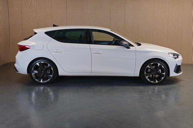 Cupra Leon Sportstourer 1.4 e-Hybrid Essential - Apple carplay/Android Auto - Adaptive cruisecontrol - Stuurverwarming