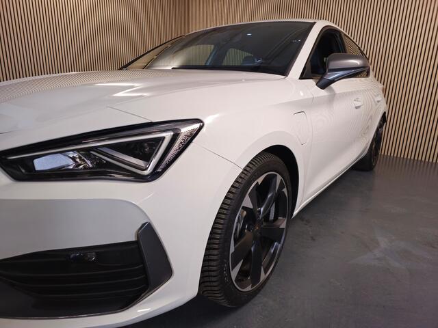 Cupra Leon Sportstourer 1.4 e-Hybrid Essential - Apple carplay/Android Auto - Adaptive cruisecontrol - Stuurverwarming