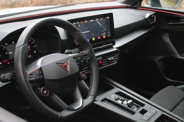Cupra Leon Sportstourer 1.4 e-Hybrid 245 VZ Performance | Trekhaak | Camera