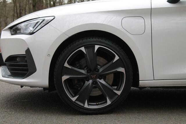 Cupra Leon Sportstourer 1.4 e-Hybrid 245 VZ Performance | Trekhaak | Camera