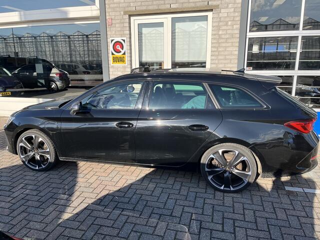 Cupra Leon Sportstourer 1.4 e-Hybrid VZ Performance / AUTOMAAT/ 245PK/ PANO/ 19" LMV/ KEYLESS/ NAVI/ RIJ-MODI/ BLUETOOTH/ STOEL-STUUR VERWARM./ PARK. SENSOREN + CAMERA/ DAB/ ADAPT. CRUISE/ MATRIX/ CLIMA