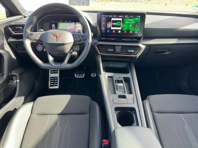 Cupra Leon Sportstourer 1.4 e-Hybrid VZ Performance / AUTOMAAT/ 245PK/ PANO/ 19" LMV/ KEYLESS/ NAVI/ RIJ-MODI/ BLUETOOTH/ STOEL-STUUR VERWARM./ PARK. SENSOREN + CAMERA/ DAB/ ADAPT. CRUISE/ MATRIX/ CLIMA