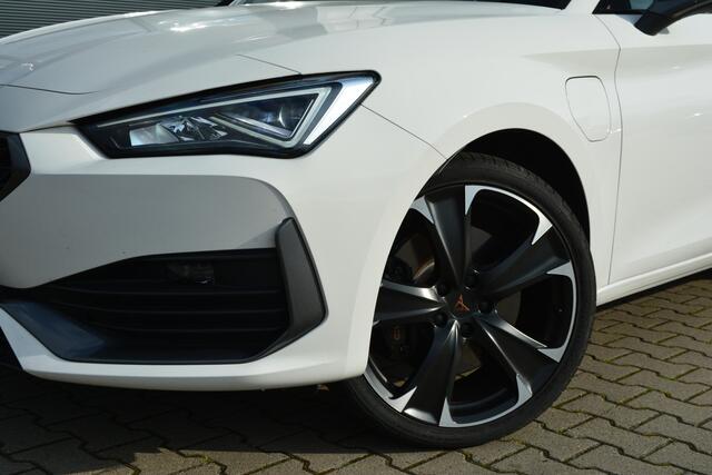 Cupra Leon Sportstourer 1.4 E-Hybrid VZ | Dealer Onderhouden | 19 Inch | Virtual Cockpit |