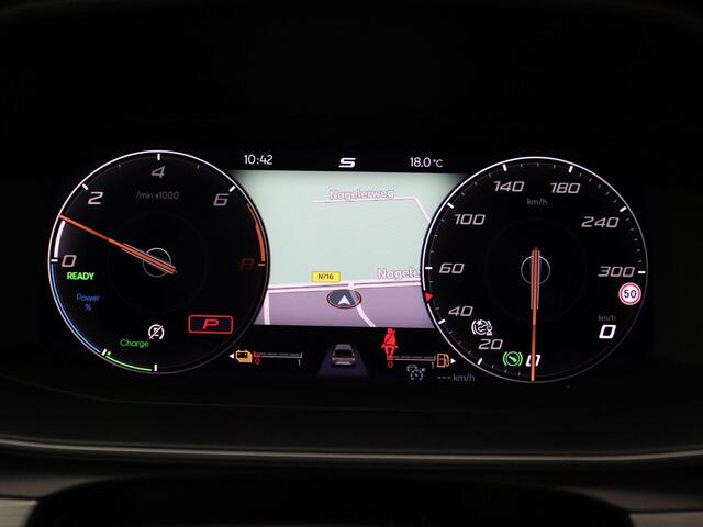 Cupra Leon Sportstourer 1.4 e-Hybrid Black Edition 245PK DSG matte lak, lederen bekleding, full led, adaptive cruise, side assist, panoramadak, stuur-stoelverwarming, achteruitrijcamera, elek. verstelbare voorstoel, elek. bedienbare achterklep, keyless, 19" lichtmetaal