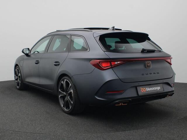Cupra Leon Sportstourer 1.4 e-Hybrid Black Edition 245PK DSG matte lak, lederen bekleding, full led, adaptive cruise, side assist, panoramadak, stuur-stoelverwarming, achteruitrijcamera, elek. verstelbare voorstoel, elek. bedienbare achterklep, keyless, 19" lichtmetaal