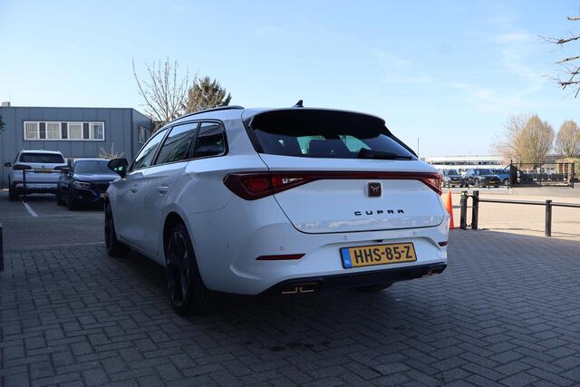 Cupra Leon Sportstourer 1.4 e-Hybrid VZ Adrenaline Camera | Stoel Verwarming | Navi | Carplay | Ad.Cruise | Carbon | Volledig Onderh. | 1 Laadkabel
