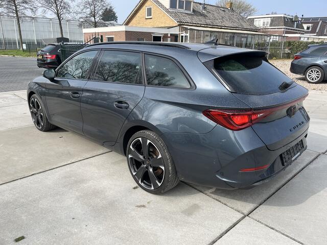 Cupra Leon Sportstourer 1.4 e-Hybrid VZ Performance / AUTOMAAT/ 245PK/ 19" LMV/ KEYLESS/ CLIMA/ NAVI/ DAB/ RIJ-MODI/ BLUETOOTH/ FULL LINK/ PARK. SENSOREN + CAMERA/ STUUR-STOEL VERWARM./ MATRIX