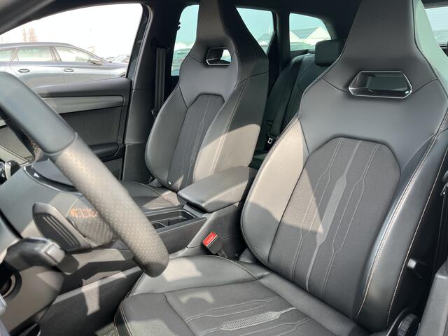 Cupra Leon Sportstourer 1.4 e-Hybrid VZ Performance / AUTOMAAT/ 245PK/ 19" LMV/ KEYLESS/ CLIMA/ NAVI/ DAB/ RIJ-MODI/ BLUETOOTH/ FULL LINK/ PARK. SENSOREN + CAMERA/ STUUR-STOEL VERWARM./ MATRIX