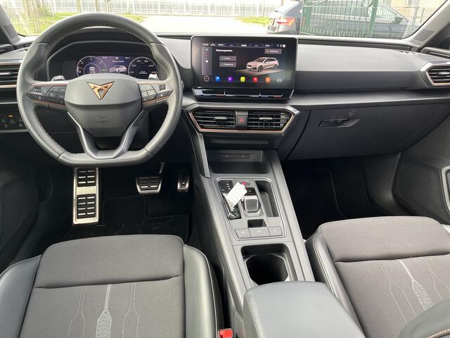Cupra Leon Sportstourer 1.4 e-Hybrid VZ Performance / AUTOMAAT/ 245PK/ 19" LMV/ KEYLESS/ CLIMA/ NAVI/ DAB/ RIJ-MODI/ BLUETOOTH/ FULL LINK/ PARK. SENSOREN + CAMERA/ STUUR-STOEL VERWARM./ MATRIX