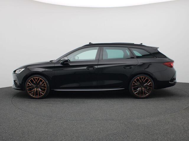 Cupra Leon Sportstourer 1.4 e-Hybrid VZ Performance 245PK DSG side skirts, panoramadak, elektrische achterkelp, full led, side assist, keyless, stuur-stoelverwarming, 19" lichtmetaal, adaptive cruise met travel assist