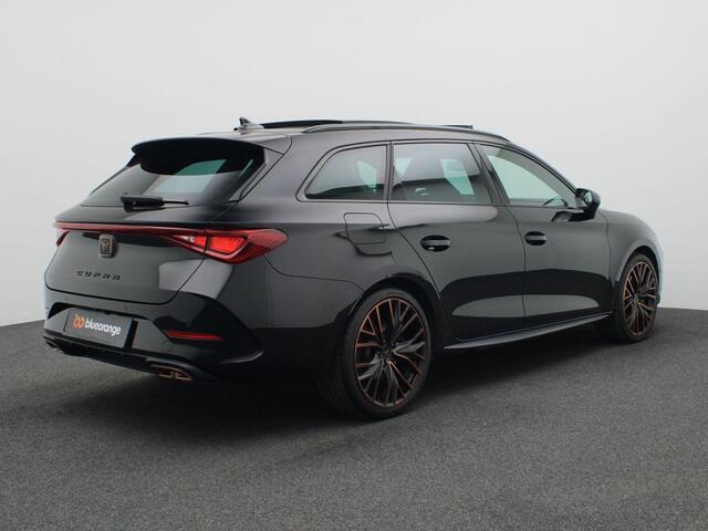 Cupra Leon Sportstourer 1.4 e-Hybrid VZ Performance 245PK DSG side skirts, panoramadak, elektrische achterkelp, full led, side assist, keyless, stuur-stoelverwarming, 19" lichtmetaal, adaptive cruise met travel assist