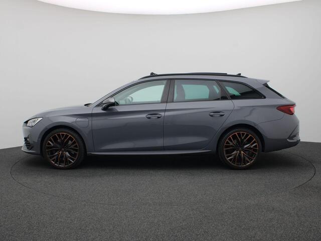 Cupra Leon Sportstourer 1.4 e-Hybrid VZ Performance 245PK DSG full led, panoramdak, adaptive cruise, side assist, stuur-stoelverwarming, achteruitrijcamera, elek. bedienbare achterklep, alarm, keyless, 19" lichtmetaal