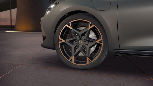 Cupra Leon Sportstourer 1.5 TSI e-Hybrid 272 6DSG VZ Performance | Achteruitrijcamera | Digitaal instrumentenpaneel (Virtual Cockpit) | Draadloze Apple CarPlay(TM), Android Auto(TM)