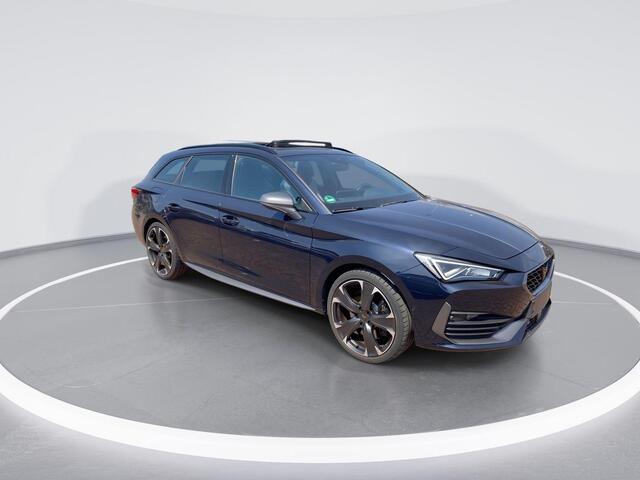 Cupra Leon Sportstourer 1.4e-Hybrid 180kW/245PK VZ DSG · Panoramadak · Stoel- & stuurverwarming · Camera + Parkeersensoren