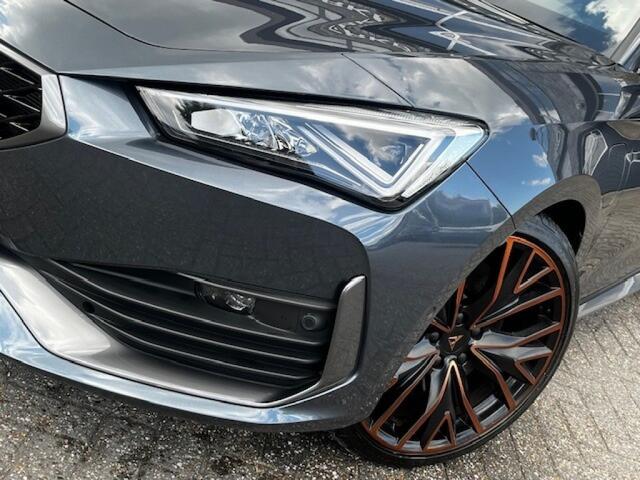 Cupra Leon Sportstourer VZ 245PK E-HYBRID - TREKH. - MATRIX - 19 INCH