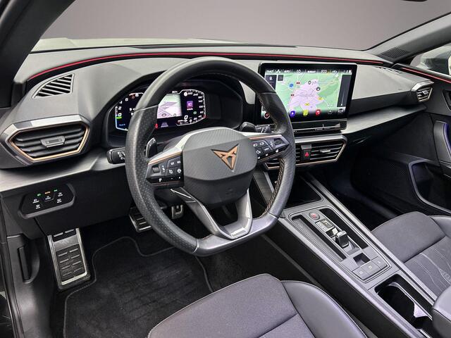 Cupra Leon Sportstourer Business 1.4 TSI e-Hybrid 245pk DSG Automaat Panoramadak, Stoelverwarming, Achteruitrijcamera, Navigatie, Stuurwiel verwarmd, LED koplampen, Parkeersensoren