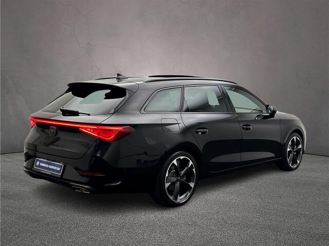 Cupra Leon Sportstourer Business 1.4 TSI e-Hybrid 245pk DSG Automaat Panoramadak, Stoelverwarming, Achteruitrijcamera, Navigatie, Stuurwiel verwarmd, LED koplampen, Parkeersensoren