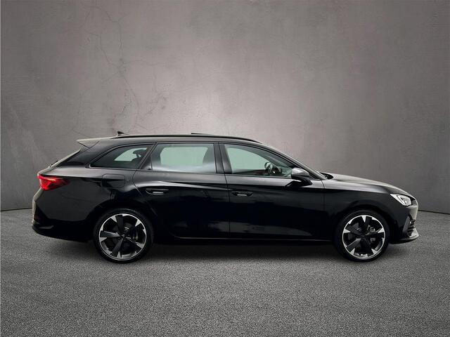 Cupra Leon Sportstourer Business 1.4 TSI e-Hybrid 245pk DSG Automaat Panoramadak, Stoelverwarming, Achteruitrijcamera, Navigatie, Stuurwiel verwarmd, LED koplampen, Parkeersensoren