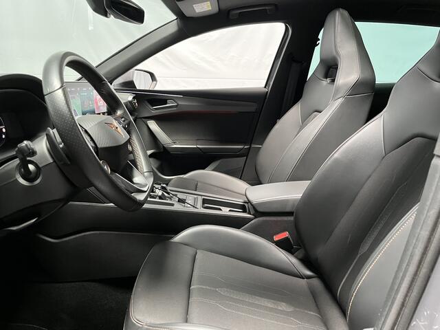 Cupra Leon Sportstourer 1.4 e-Hybrid VZ Performance / AUTOMAAT/ 245 PK/ PANO/ CAMERA/ PARK. SENSOREN/ DCC/ STOEL-STUURVERWARM./ MATRIX/ KEYLESS/ ADAPT. CRUISE/ APP-CONNECT/ NAVI/ CLIMA/ DAB/ 19" LMV