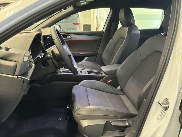 Cupra Leon Sportstourer 1.5 Tsi 204pk DSG e-Hybrid VZ Performance · Camera · Apple/Android Car Play · Elek. Trekhaak · Elek. Achterklep · 18'' Inch · Garantie t/m 20-05-2028 of 90.000km