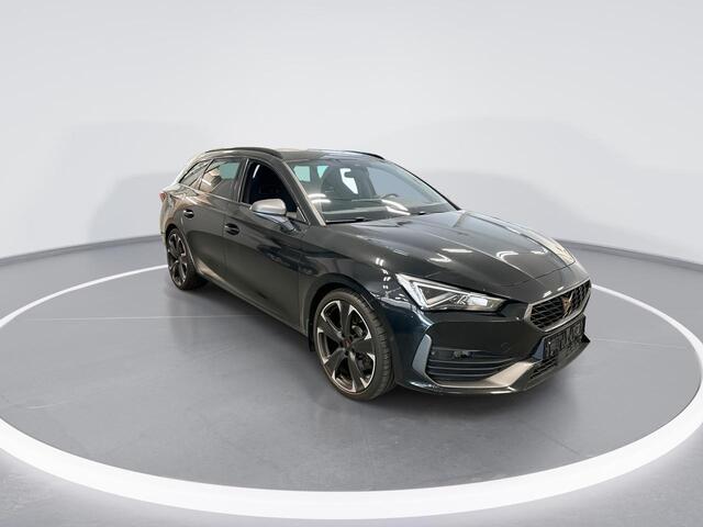 Cupra Leon Sportstourer 1.4 245pk DSG e-Hybrid VZ Performance · Apple/Android Car Play · Camera · Keyless · Elek. Trekhaak · Elek. Achterklep · Dodehoek Detectie · Garantie t/m 26-06-2027 of 90.000km
