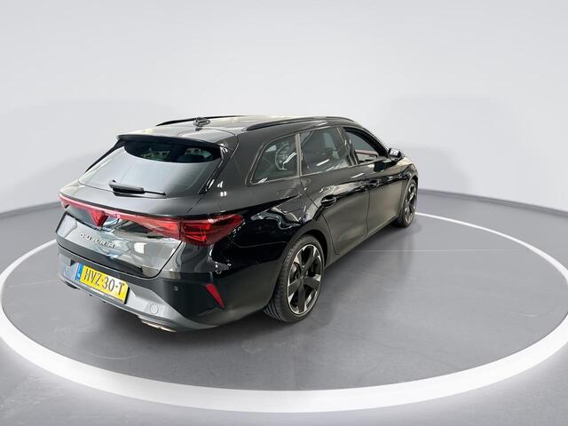 Cupra Leon Sportstourer 1.5 Tsi 204pk DSG e-Hybrid Business · Apple/Android Car Play · Camera · Elek. Trekhaak · Elek. Achterklep · Sfeerverlichting · 18'' Inch · Garantie t/m 11-06-2028 of 90.000km