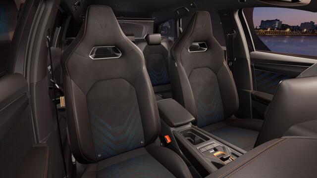 Cupra Leon Sportstourer 1.5 TSI e-Hybrid 204 6DSG Business | Achteruitrijcamera | Digitaal instrumentenpaneel (Virtual Cockpit) | Draadloze Apple CarPlay(TM), Android Auto(TM)