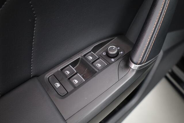 Cupra Leon Sportstourer 1.4 e-Hybrid VZ Copper Edition 245pk | Navi | Adapt. Cruise | Camera | Stoel-Stuurverw.