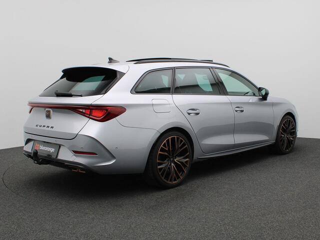 Cupra Leon Sportstourer 1.4 e-Hybrid VZ Performance 245PK DSG Black Edition, Pano-Schuifdak, Adaptieve Cruise Controle, Trekhaak, Side Assist, Achteruitrijcamera, Navi, Keyless, Stoel-Stuurverwarming, 19" LM Copper Velgen