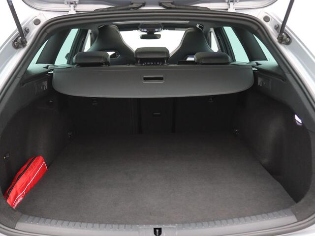 Cupra Leon Sportstourer 1.4 e-Hybrid VZ Performance 245PK DSG Black Edition, Pano-Schuifdak, Adaptieve Cruise Controle, Trekhaak, Side Assist, Achteruitrijcamera, Navi, Keyless, Stoel-Stuurverwarming, 19" LM Copper Velgen