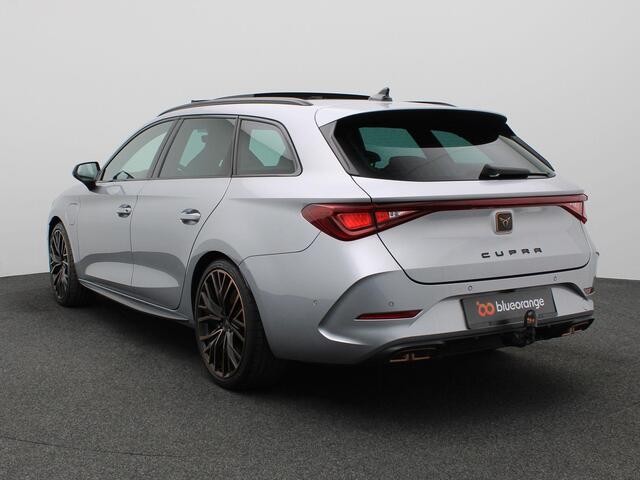 Cupra Leon Sportstourer 1.4 e-Hybrid VZ Performance 245PK DSG Black Edition, Pano-Schuifdak, Adaptieve Cruise Controle, Trekhaak, Side Assist, Achteruitrijcamera, Navi, Keyless, Stoel-Stuurverwarming, 19" LM Copper Velgen