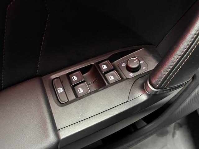 Cupra Leon Sportstourer 1.4 e-Hybrid VZ Performance / AUTOMAAT/ 245 PK/ PARK. SENSOREN/ LED/ KEYLESS/ CRUISE/ FULL LINK/ STOEL-STUURVERWARM./ NAVI/ CLIMA/ DAB/ 19" LMV