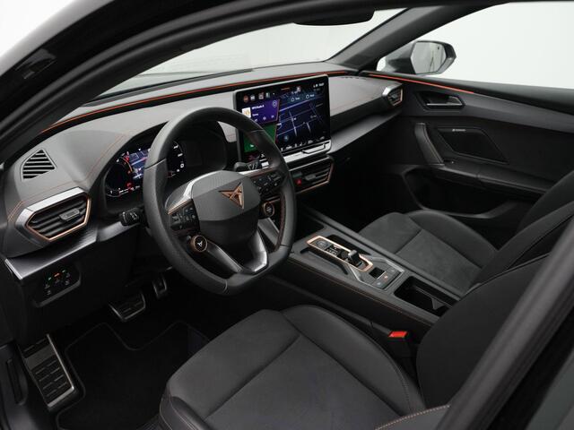 Cupra Leon Sportstourer 1.5 TSI e-Hybrid 272 pk VZ Performance | Trekhaak | Adaptieve onderstelregeling (DCC) | Kuipstoelen | CUPRA-stuur met startknop | Sennheiser geluid | Achteruitrijcamera | 19 inch