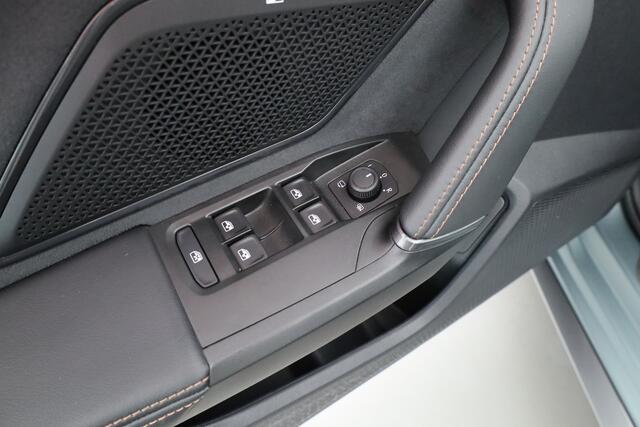 Cupra Leon Sportstourer 1.5 TSI e-Hybrid VZ 272pk | MAT Grijs | Pano | Sennheiser | Adapt. Cruise | Matrix LED | Camera | Keyless |