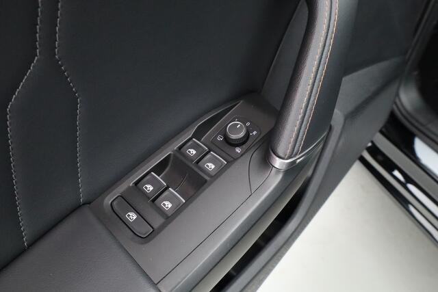 Cupra Leon Sportstourer 1.4 e-Hybrid VZ 245pk | Pano | Adapt. Cruise | CarPlay | Stoel-Stuurverw. | Camera