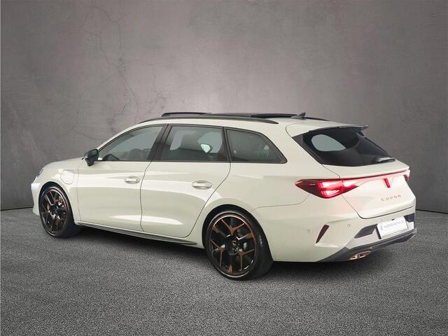 Cupra Leon Sportstourer 1.5 TSI e-Hybrid VZ Extreme 272pk DSG Automaat, Panoramadak, Lederen bekleding, Elektrisch verstelbare stoelen, Stoelverwarming, Adaptive cruise control, Navigatie, App connect, Elektrische achterklep