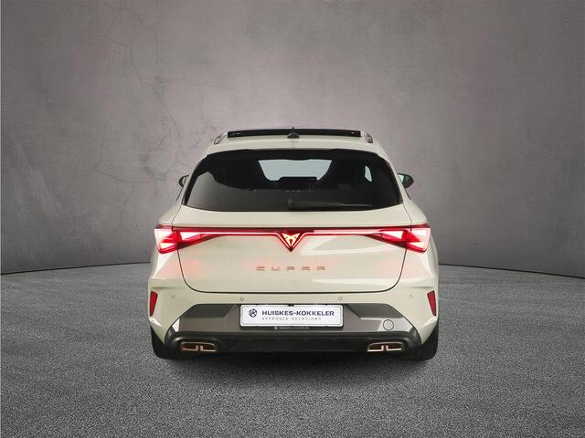 Cupra Leon Sportstourer 1.5 TSI e-Hybrid VZ Extreme 272pk DSG Automaat, Panoramadak, Lederen bekleding, Elektrisch verstelbare stoelen, Stoelverwarming, Adaptive cruise control, Navigatie, App connect, Elektrische achterklep
