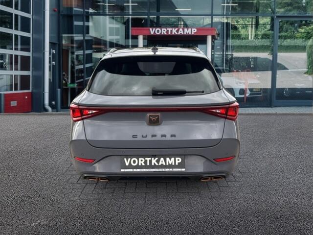 Cupra Leon Sportstourer 1.4 TSI DSG E-HYBRID VZ CARPLAY/ACC/NAVI/CAMERA/TREKHAAK/ELEK.ACHTERKLEP