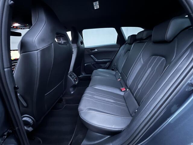 Cupra Leon Sportstourer 1.4 e-Hybrid VZ Copper Edition Automaat / Navigatie / Elektrische trekhaak 1.500 kg / Elektrische klep / Sportstoelen / Stuur- en stoelverwarming / Apple Carplay Android / 19" LM wielen /