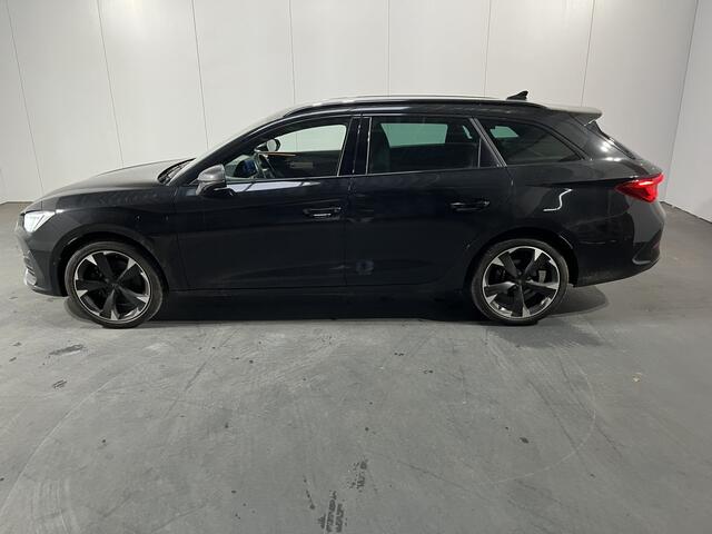 Cupra Leon Sportstourer 1.4 e-Hybrid Performance / AUTOMAAT/ DIGITAL DASH/ ADAPT. CRUISE/ RIJ-MODI/ FULL LINK/ PARK. SENSOREN + CAMERA/ NAVI/ DAB/ LED