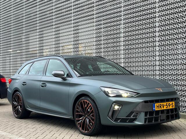 Cupra Leon Sportstourer 1.5 TSI e-Hybrid VZ Extreme Panoramadak / Sennheiser / Navigatiesysteem / CUP-Stoelen