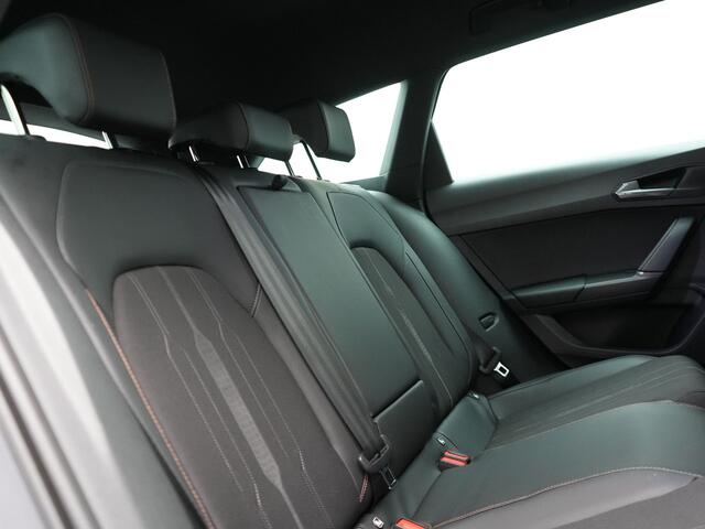 Cupra Leon Sportstourer 1.4 e-Hybrid VZ Plug In Hybrid 245pk Dealer O.H PHEV | Keyless | Cruise Control | Lederen Sportstoelen Verwarmd | Navigatie | Virtual | Front & Lane Assist | Sportstuur Verwarmd | Sfeerverlichting | DAB | 19"L.M |