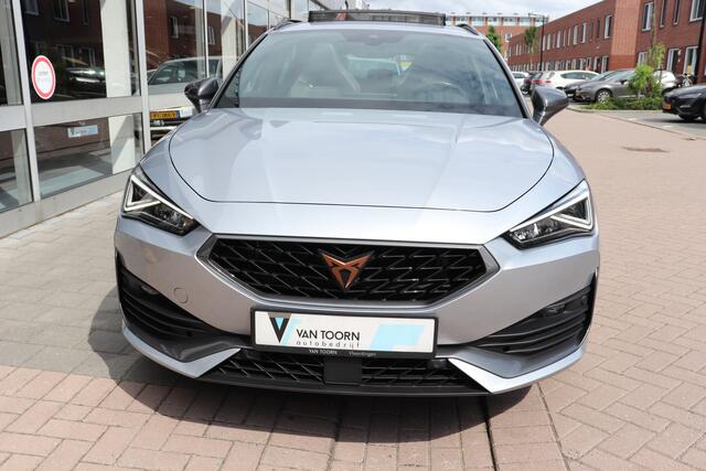 Cupra Leon Sportstourer 1.5 eTSI Business Edition Panorama dak, sfeer verlichting, navigatie.