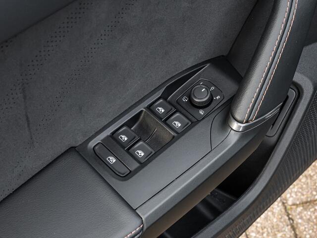 Cupra Leon Sportstourer 1.5 TSI e-Hybrid Business KUIPSTOELEN SPORTSTUUR CAMERA STOELVERW ELEK STOEL