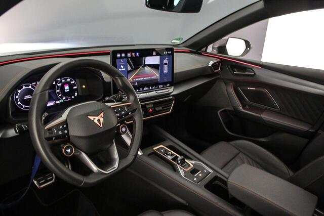 Cupra Leon Sportstourer VZ Performance 1.5 TSI eHybrid 272pk DSG Automaat Panoramadak, LED matrix koplampen, Sennheiser audio, Adaptive cruise control, Lederen bekleding