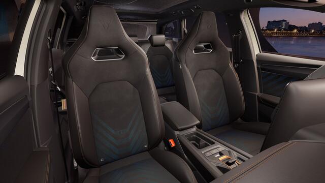 Cupra Leon Sportstourer 1.5 TSI e-Hybrid 204 6DSG Business | Achteruitrijcamera | Digitaal instrumentenpaneel (Virtual Cockpit) | Draadloze Apple CarPlay(TM), Android Auto(TM)